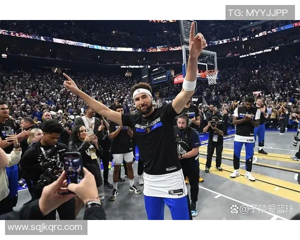 篮球明星签名球衣的魅力与收藏价值探秘让你成为球迷中的时尚先锋